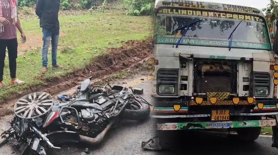 झारखंड में दर्दनाक सड़क हादसाः बर्थडे पार्टी मनाकर लौट रहे तीन बाइक सवार को ट्रक ने कुचला, दो की मौके पर मौत