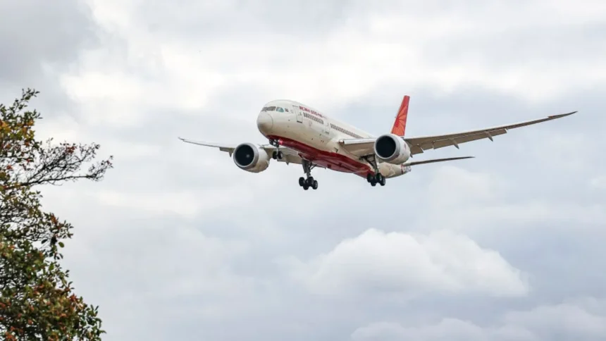 Air India के विमान को बम से उड़ाने की धमकी,फुकेट से नई दिल्ली आ रही थी फ्लाइट, थाइलैंड में हुई इमरजेंसी लैंडिंग 1 Air India के विमान को बम से उड़ाने की धमकी,फुकेट से नई दिल्ली आ रही थी फ्लाइट, थाइलैंड में हुई इमरजेंसी लैंडिंग