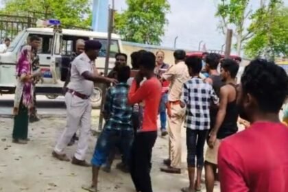 बिहार में दारोगा समेत 3 पुलिसकर्मी को काटा दांत, लाठी-डंडे से पीटा, फाड़ दी वर्दी, गाड़ी में आग लगाने की भी कोशिश