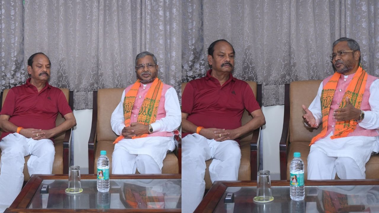 बाबूलाल मरांडी ने की रघुवर दास के साथ मुलाकात, प्रदेश BJP के संगठन को लेकर हुई चर्चा