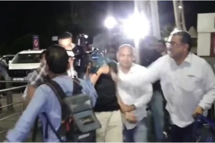 राजा रघुवंशी के हत्या के आरोपी पर हमला, एयरपोर्ट पर शख्स ने मारा थप्पड़, सोनम को शिलांग लेकर गई पुलिस