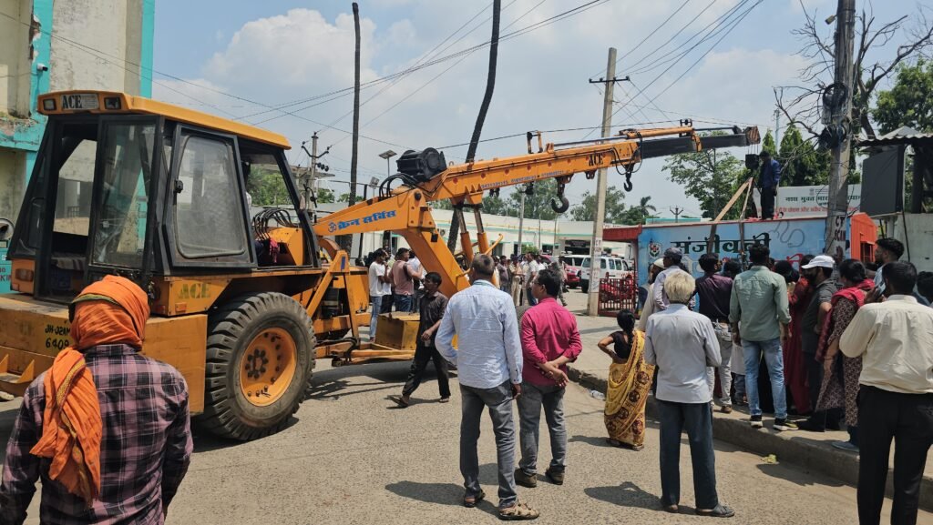 मेडिकल कॉलेज अस्पताल से विधायक के 'संजीवनी सेवा कुटीर' को हटाया गया, मंत्री ने कहा-'BJP ऑफिस खोलकर बना दिया था नशा करने का अड्डा' 2 jh haz 01 mla pkg jh10035 11062025155133 1106f 1749637293 435