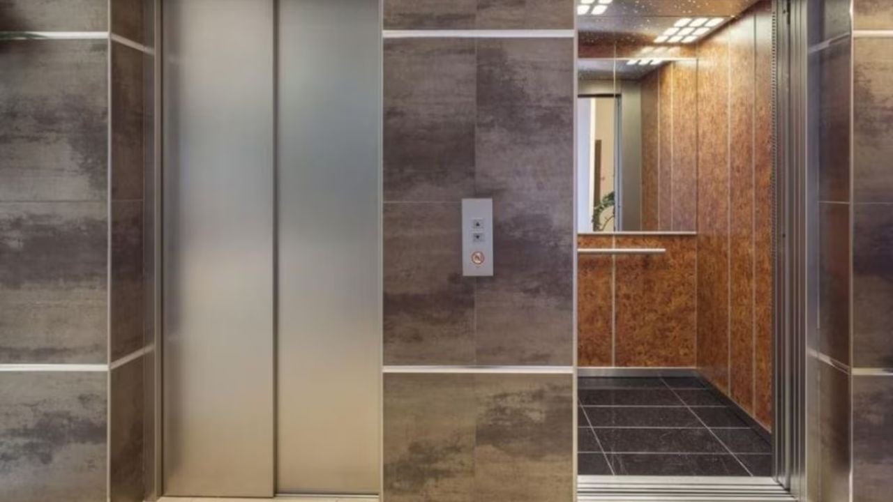 12 साल का बच्चा मेडिकल कॉलेज के लिफ्ट में फंसा, अंधेरा और गर्मी से होता रहा परेशान, मच गया हड़कंप