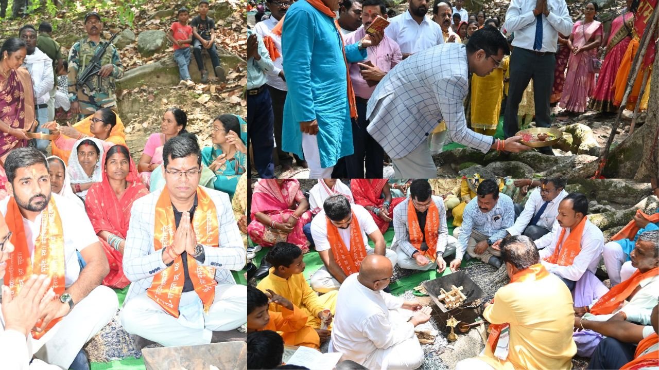 विश्व पर्यावरण दिवस पर लोहरदगा DC पहुंचे दामोदर नदी के उद्गम स्थल चूल्हा पानी, डॉक्टर कुमार तारचंद ने की पूजा अर्चना