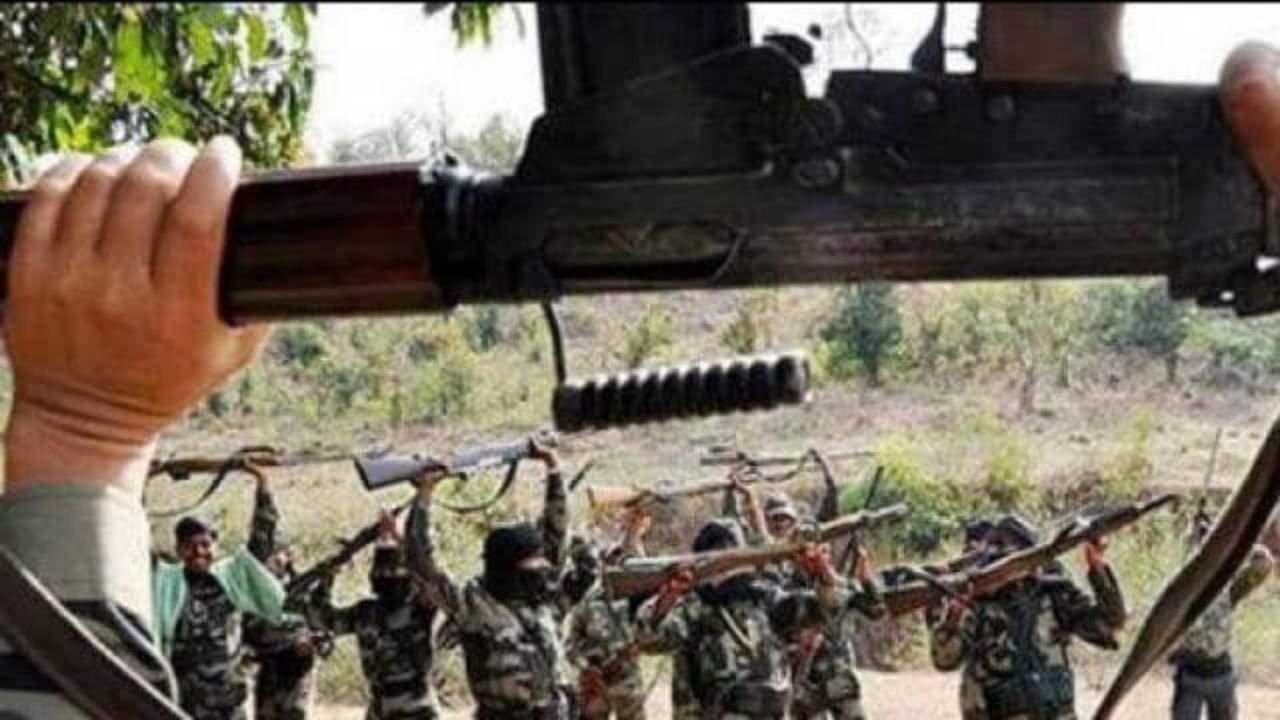 झारखंड में नक्सल अभियान और एनकाउंटर से खलबली, निर्णायक ऑपरेशन से पहले सरेंडर करने की तैयारी में कई नक्सली