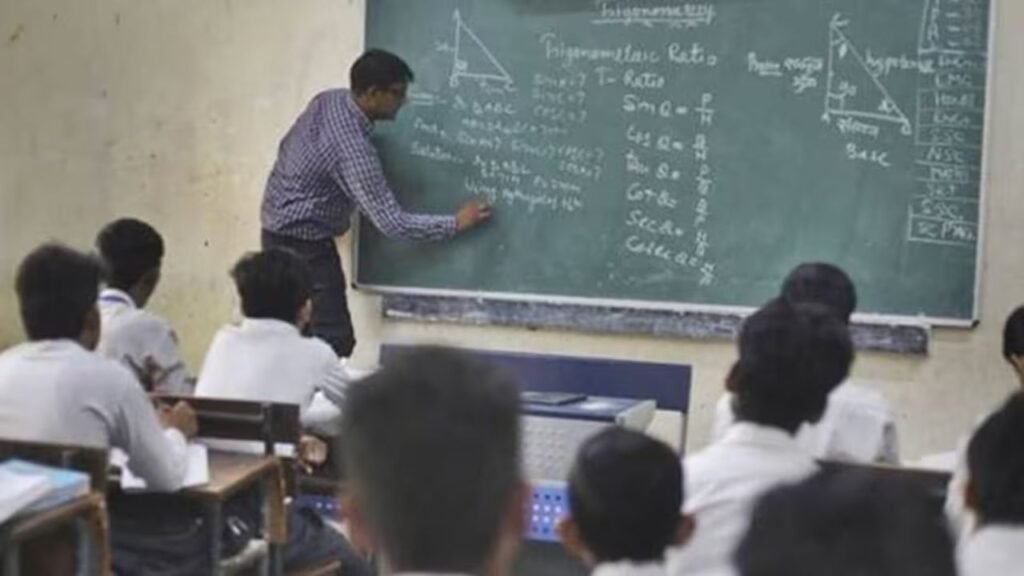 बिहार में शिक्षकों के अटेंडेंस पर शिक्षा विभाग सख्त, 30 सितंबर तक मांगी रिपोर्ट