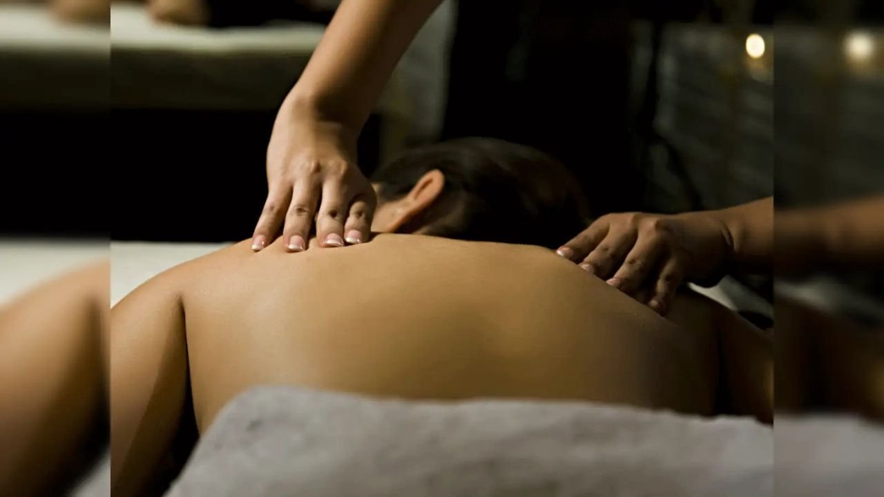 स्पा सेंटर में चल रहा था देह व्यापार का धंधा, एक साथ चार सेंटर पर छापेमारी, 20 लड़कियां पकड़ी गई