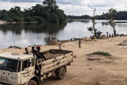 पटना में 40 जगहों पर EOU की रेड से हड़कंप, 400 ट्रक अवैध बालू को किया जब्त