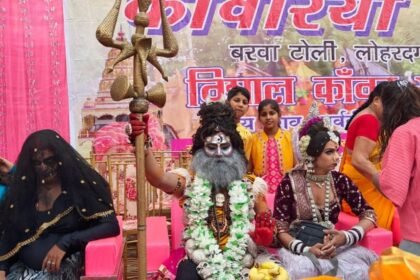 लोहरदगा से देवाकी बाबा धाम तक निकली कांवर यात्रा,हजारों शिवभक्त हुए शामिल