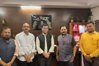 लोहरदगा जिले को पर्यटन के क्षेत्र में आदर्श जिला बनाना है, DC-SP के साथ मुलाकात के बाद बोले धीरज साहू