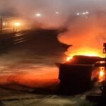 लातेहार में अपराधियों का तांडव, कोयला साइडिंग के पास हाइवा में लगाई आग