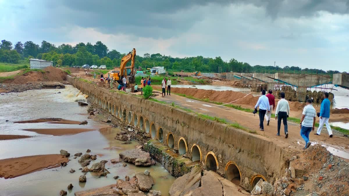 खूंटी में भारी बारिश के बाद बह गया डायवर्सन, 100 से ज्यादा गांव के लोग हुए प्रभावित