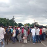 गिरिडीह में ट्रेलर की चपेट में आने से एक बच्चे समेत दो बाइक सवार की मौत, एक बच्चे की बच गई जान