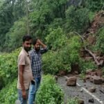 लातेहार घाटी में भारी बारिश के बाद भूस्खलन, छत्तीसगढ़ को जोड़ने वाली सड़क बंद, कई पर्यटक फंसे