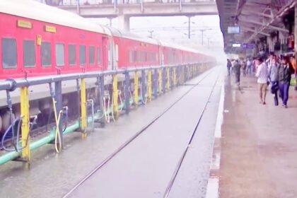 पटना का बारिश से बुरा हाल, स्कूल बंद, रेलवे ट्रैक पर चढ़ा पानी, थाने में जलजमाव