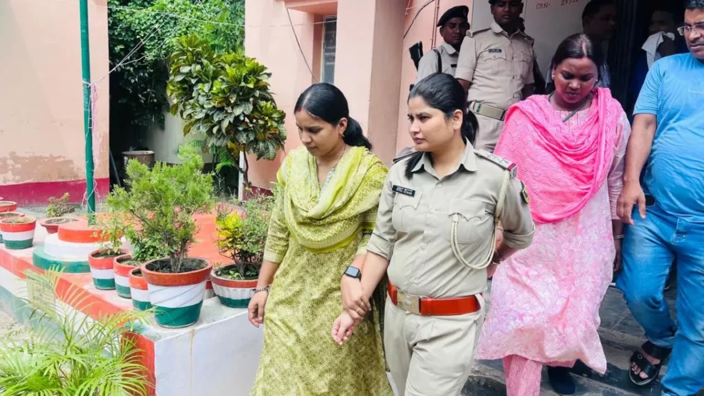 महिला थानाध्यक्ष घूस लेते रंगे हाथ गिरफ्तार, निगरानी की टीम ने धर दबोचा
