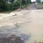 साहिबगंज में बाढ़ के पानी से टूटा NH-80 की सड़क, झारखंड से पश्चिम बंगाल का संपर्क टूटा
