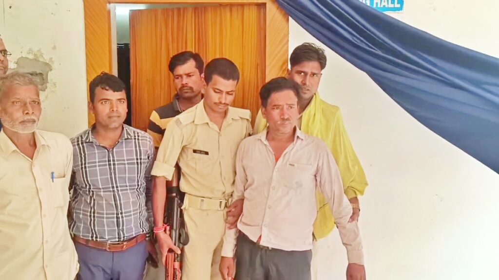 बिहार में घूसखोर अमीन गिरफ्तार, निगरानी ने एक लाख रुपये रिश्वत लेते रंगे हाथ पकड़ा