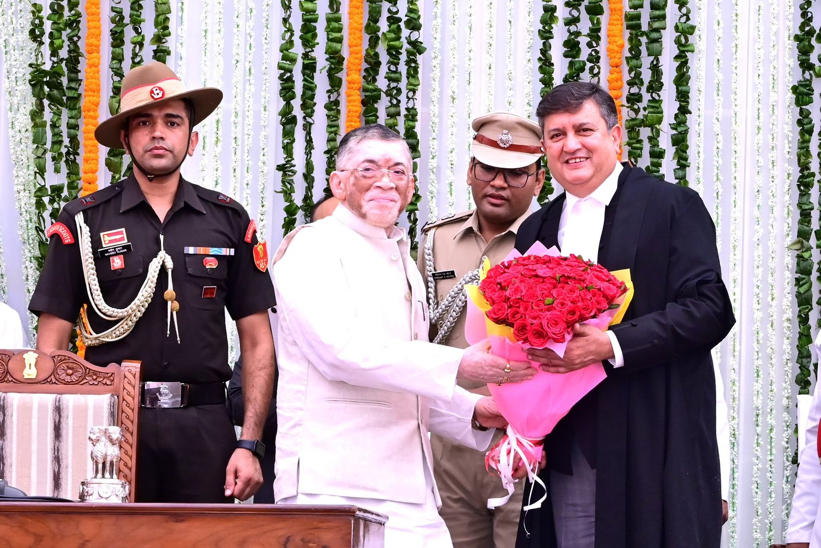 झारखंड हाईकोर्ट के नये चीफ जस्टिस बनें तरलोक सिंह चौहान, राजभवन में हुआ शपथग्रहण समारोह 3 GwhW6nNbEAILeCb