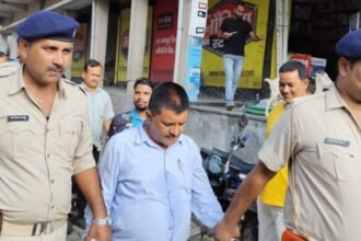 गिरिडीह में ACB की कार्रवाई, घूसखारे राजस्व कर्मचारी 20 हजार रिश्वत लेते रंगे हाथ गिरफ्तार