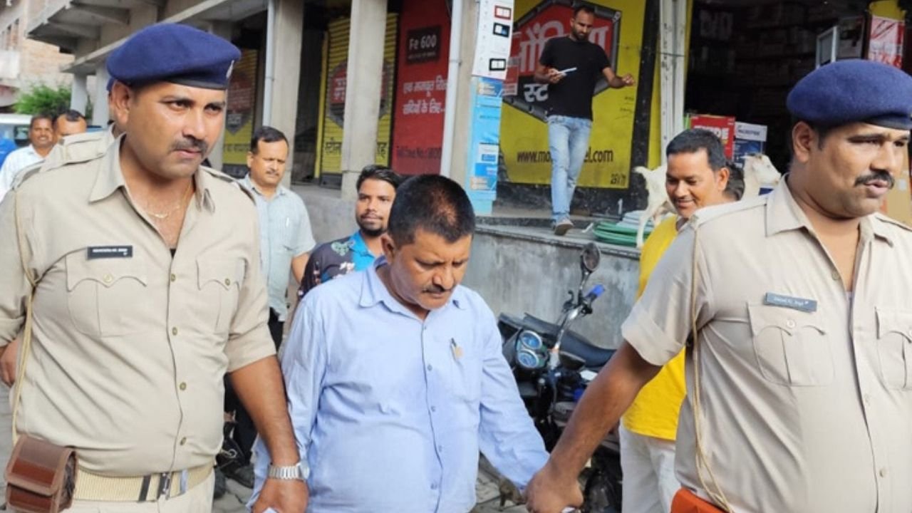 गिरिडीह में ACB की कार्रवाई, घूसखारे राजस्व कर्मचारी 20 हजार रिश्वत लेते रंगे हाथ गिरफ्तार