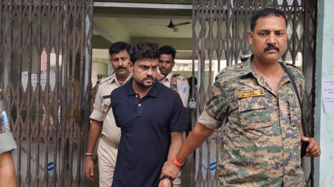 जमशेदपुर ACB की कार्रवाई, चांडिल का राजस्व कर्मचारी घूस लेते रंगे हाथ गिरफ्तार