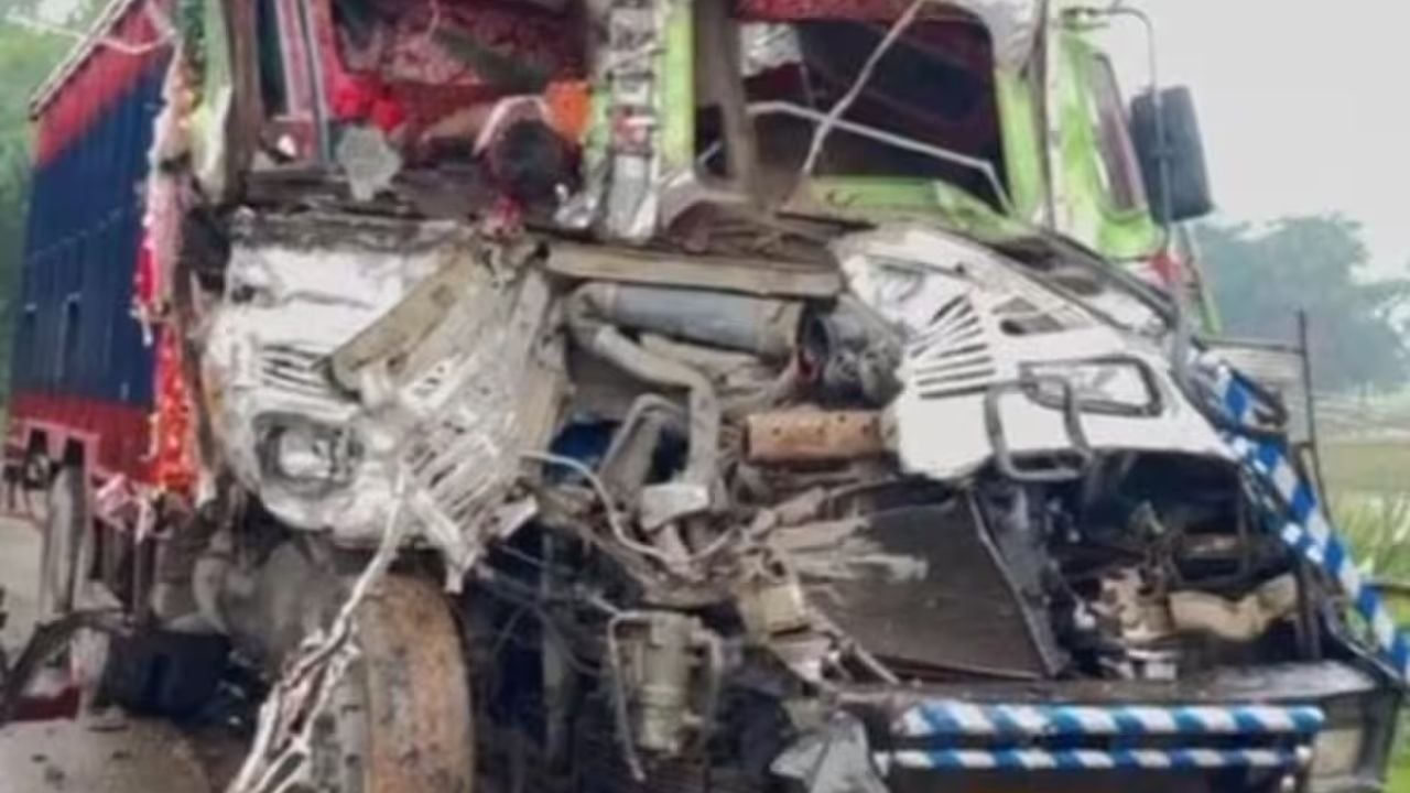 नालंदा में टैंकर और ट्रक की जोरदार टक्कर, उड़े परखच्चे, दोनों ड्राइवर की हादसे में मौत
