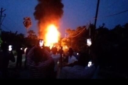 हाजीपुर में दर्दनाक सड़क सड़क हादसा, ट्रक-कंटेनर में टक्कर के बाद लगी भीषण आग, तीन जिंदा लोग जिंदा जले