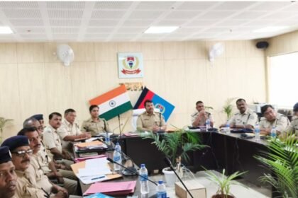 गुमला में SP हारिस बिन जमां ने की अपराध की मासिक समीक्षा बैठक, पुलिस पदाधिकारियों को दिये गए आवश्यक निर्देश