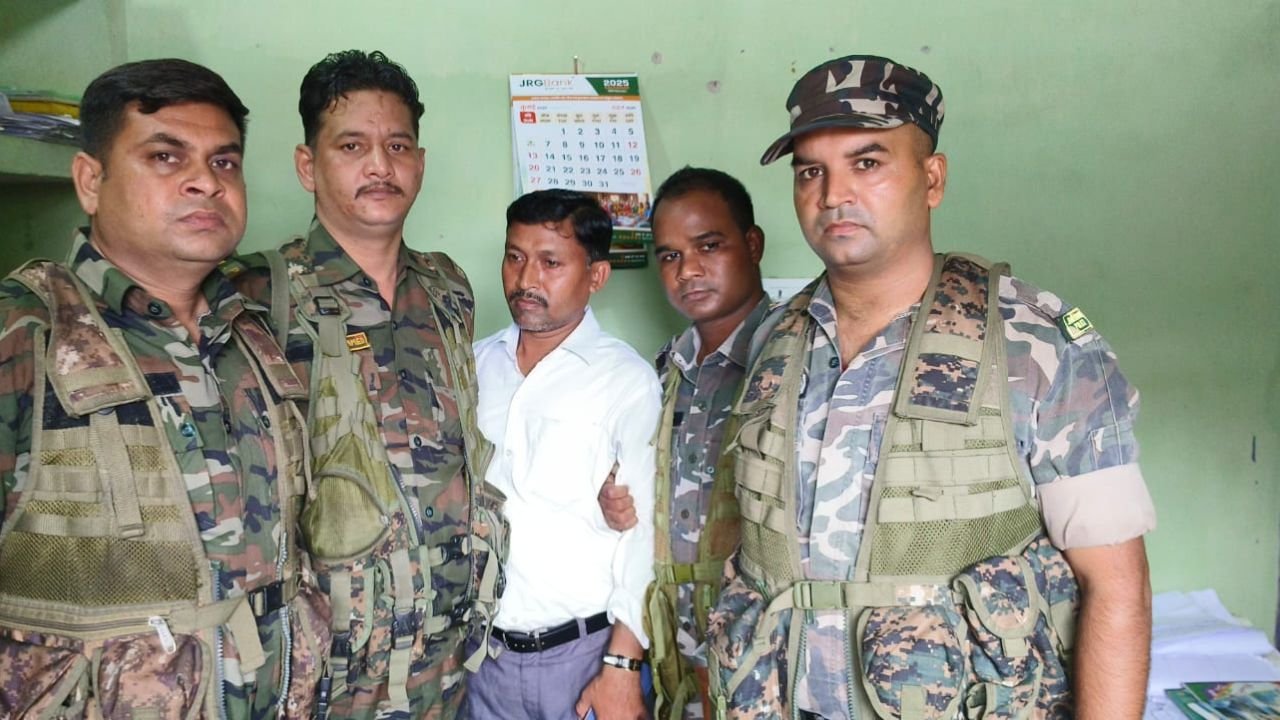 लातेहार में ACB की कार्रवाई, मनिका प्रखंड का रोजगार सेवक रिश्वत लेते रंगे हाथ गिरफ्तार