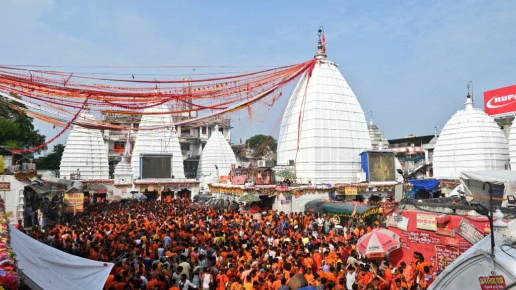 देवघर में 3 लाख से अधिक कांवरियों के पहुंचने की संभावना, दूसरी सोमवारी को बाबाधाम बोलबम के नारों से रातभर गूंजता रहा