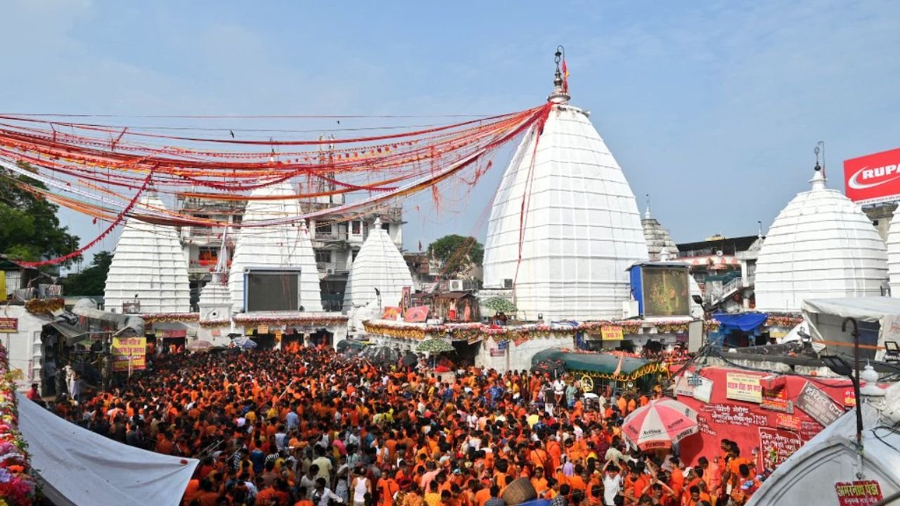 देवघर में 3 लाख से अधिक कांवरियों के पहुंचने की संभावना, दूसरी सोमवारी को बाबाधाम बोलबम के नारों से रातभर गूंजता रहा