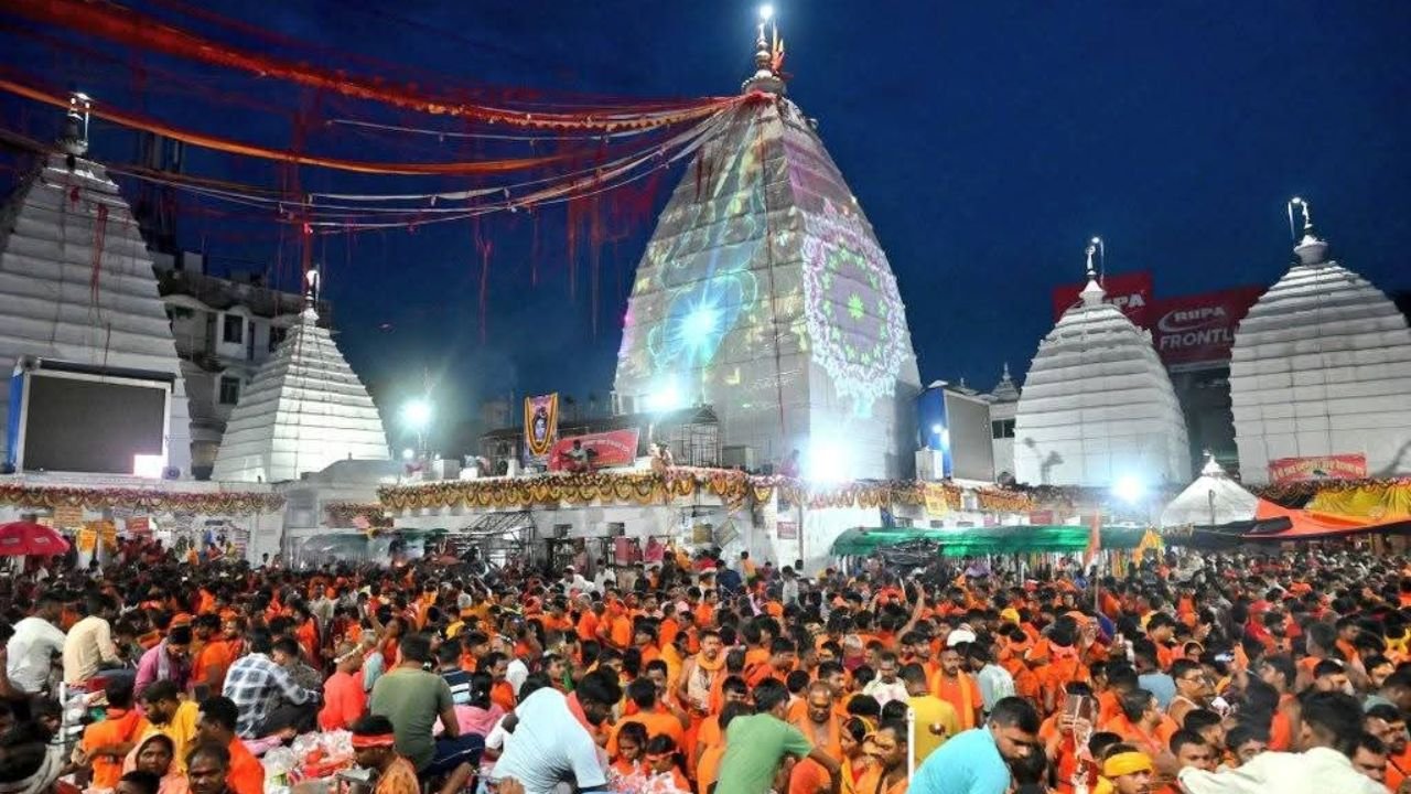 पहली सोमवारी पर देवघर में उमड़ा आस्था का सैलाब, दो लाख से अधिक कांवरियों के आने का अनुमान