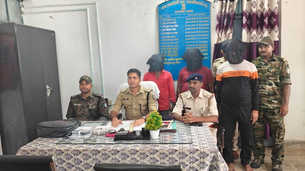 गुमला में कार से मिला नकली नोट बरामद, छत्तीसगढ़ के तीन कारोबारी गिरफ्तार