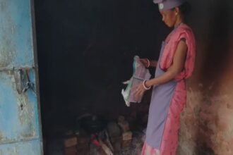 शर्मनाक! छात्रों के बीच बांटे जाने वाले किताबों को जला कर स्कूल में बनाया MDM, शिक्षा विभाग हकरत में आई