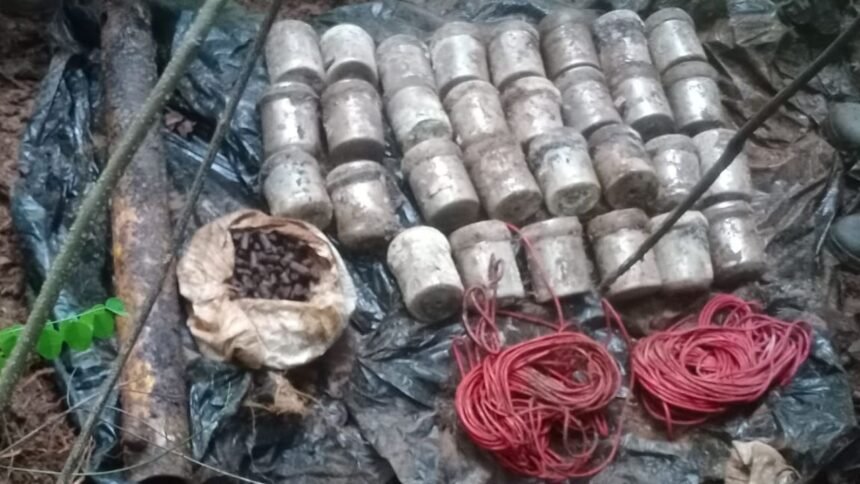 चाईबासा में सुरक्षाबलों को मिली कामयाबी, सर्च ऑपरेशन के दौरान नक्सलियों द्वारा लगाए गए 30 IED बरामद