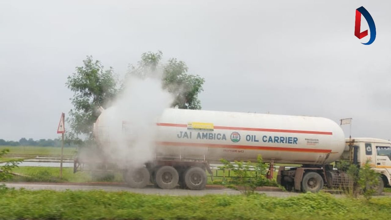 जमशेदपुर में पेट्रोल पंप के पास गैस टैंकर में रिसाव, बहरागोड़ा-बारिपदा NH को किया गया बंद