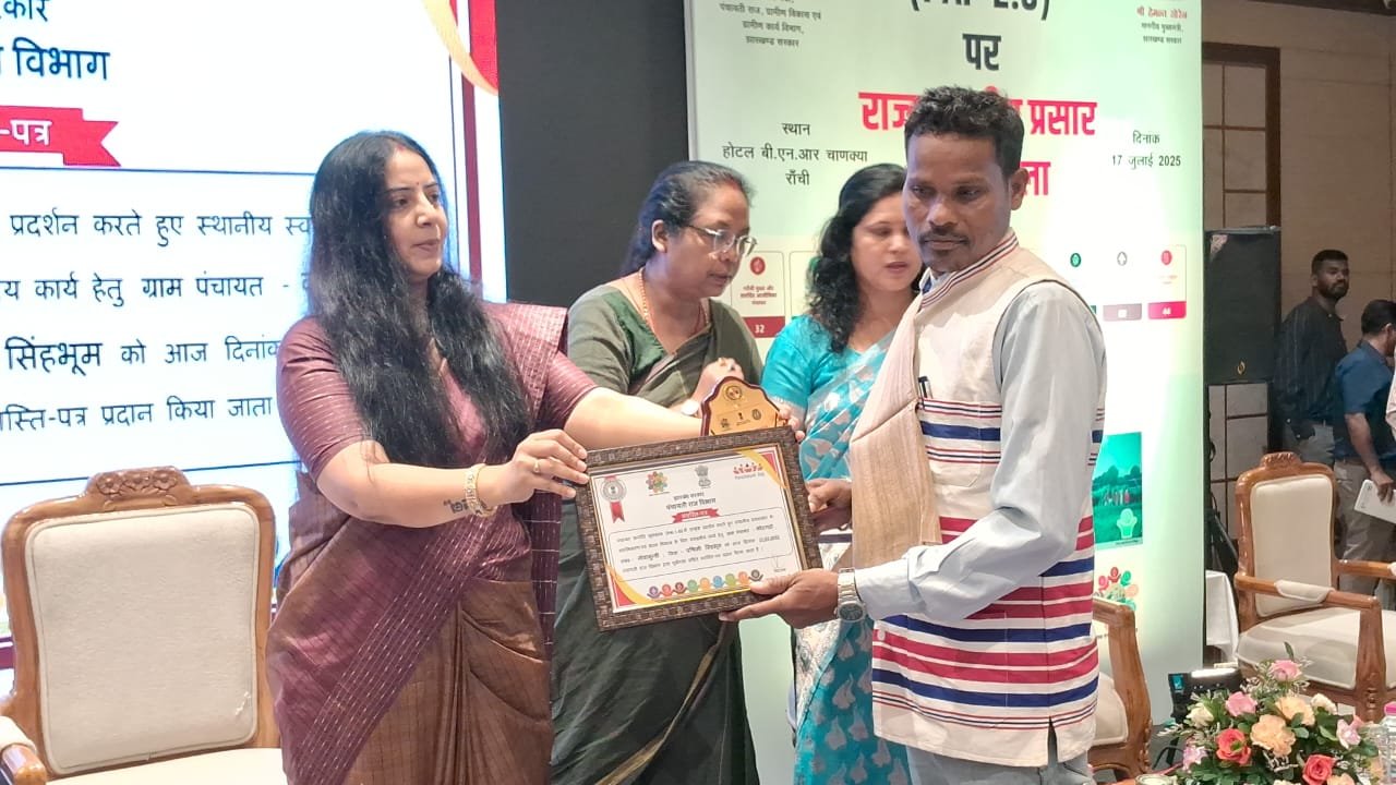 पंचायतों के विकास में लोहरदगा अव्वल, पंचायत उन्नति सूचकांक में मिला पहला स्थान 3 jh ran 01 panchayati raj program 7209874 17072025154144 1707f 1752747104 325