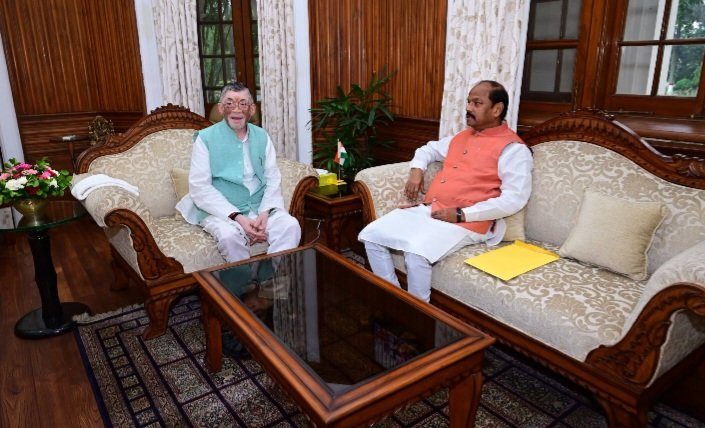 11वीं सिविल सेवा परीक्षा में अनियमितता का आरोप, गवर्नर ने कार्रवाई का दिया निर्देश, रघुवर दास ने की दी शिकायत