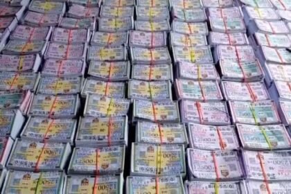 जमशेदपुर बस स्टेंड में पुलिस का छापा, बंगाल से आ रहा लाखों रुपये का लॉटरी किया जब्त, दो गिरफ्तार