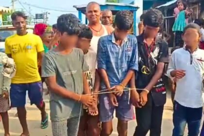 मटर चोरी के आरोप में चार मासूम के साथ शर्मनाक हरकत, दबंगों ने हाथ-पैर बांधकर गांव में घुमाया