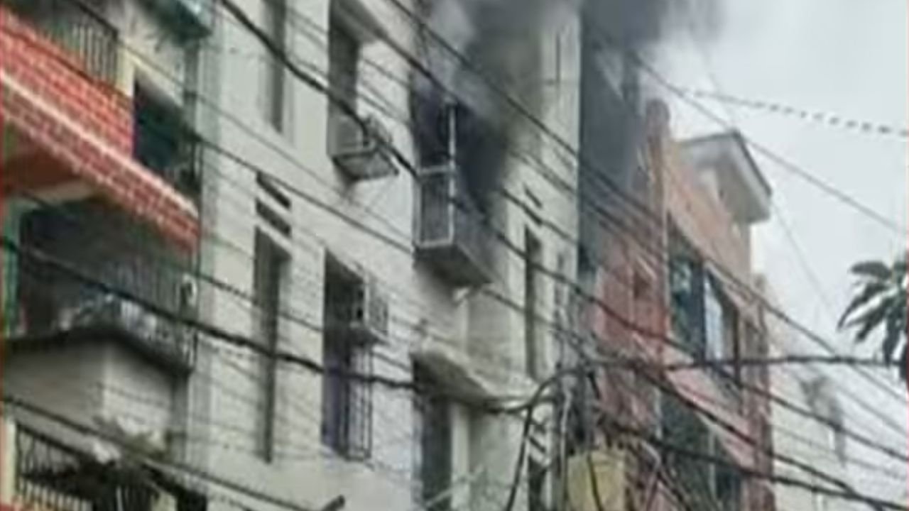 पटना के सिद्धांत अपार्टमेंट में लगी आग, मची अफरातफरी, कई फ्लैट को हुआ नुकसान
