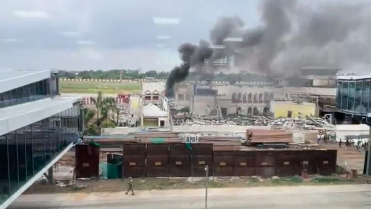 पटना एयरपोर्ट के बिल्डिंग में लगी आग, गैस कटर से निकली चिंगरी से हादसा