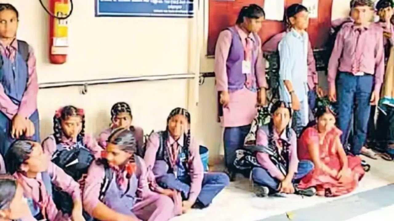 रांची के स्कूल में सभी बच्चों को एक साथ थमा दी गई TC, वजह जानकार हैरान हो जाएंगे आप