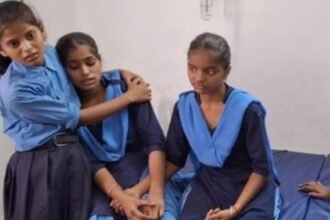 छात्राओं को शिक्षक ने बेरहमी से पीटा, अस्पताल में कराना पड़ा भर्ती, नाराज परिजनों ने स्कूल में लगाया ताला