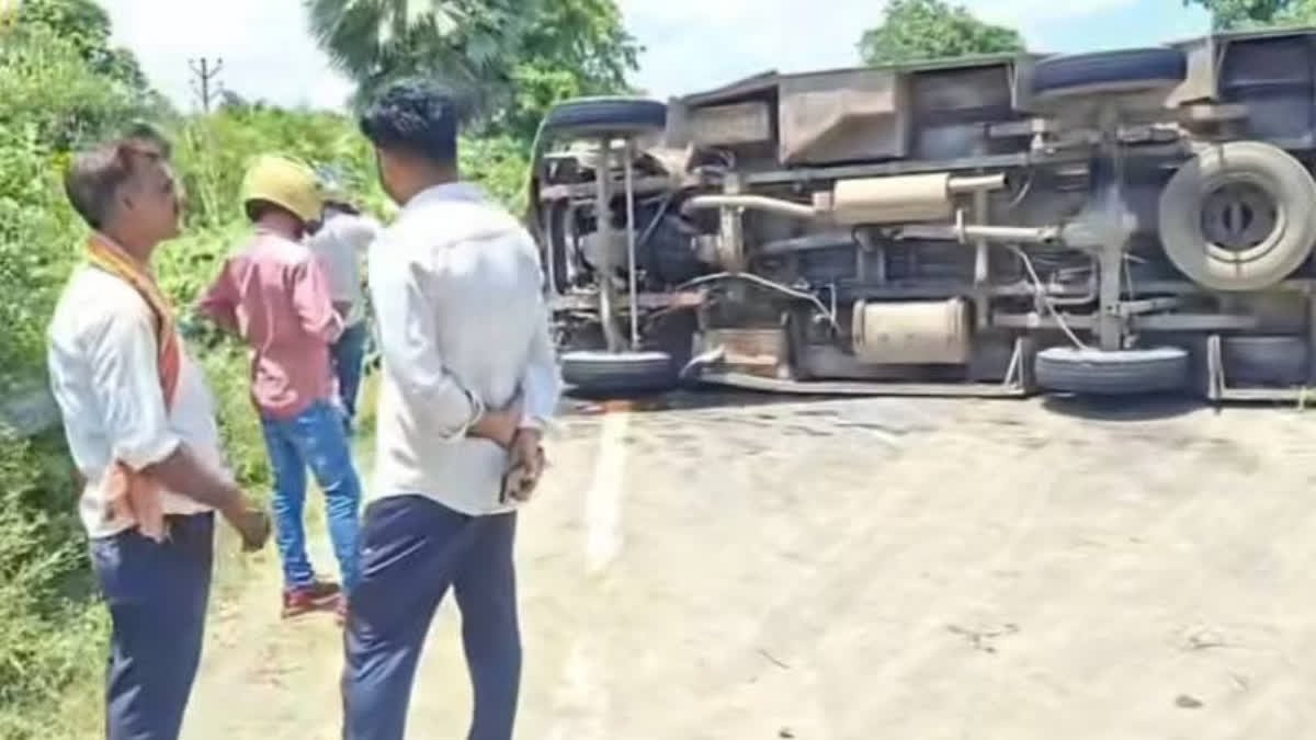 बिहार में होमगार्ड जवानों से भरी बस हादसे का शिकार, दो दर्जन घायल