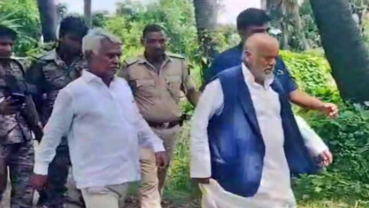 बिहार सरकार के मंत्री श्रवण कुमार और विधायक कृष्ण मुरारी पर हमला, एक किलोमीटर तक भागकर बचाई जान