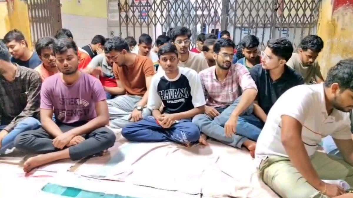 धनबाद के SNMMCH में मरीज की मौत पर बवाल, डॉक्टर की पिटाई,आपातकालीन सेवाएं ठप