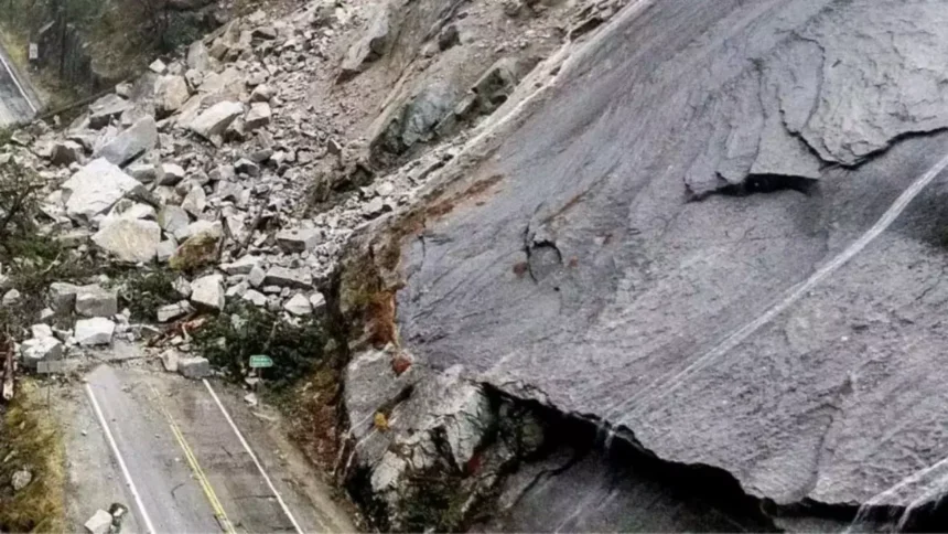 वैष्णों देवी यात्रा रूट पर लैंडस्लाइड से भारी तबाही, अब तक 33 की मौत, मंगलवार को 9 लोगों की गई थी जान 1 142267 jammu kashmir accident reasi landslide