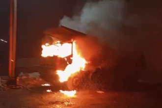 हजारीबाग में उग्रवादियों का तांडव, 6 गाड़ियों में लगाई आग, आउसोर्सिंग कंपनी के कर्मचारियों की पिटाई